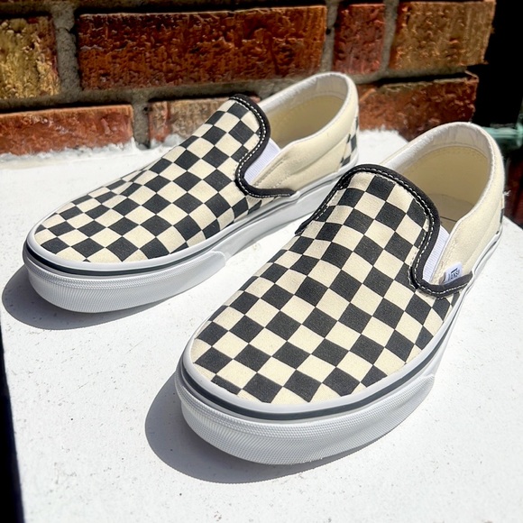 Vans Shoes - Vans classic checkerboard slip-on black & white shoes, size 9 in w, 7.5 in m